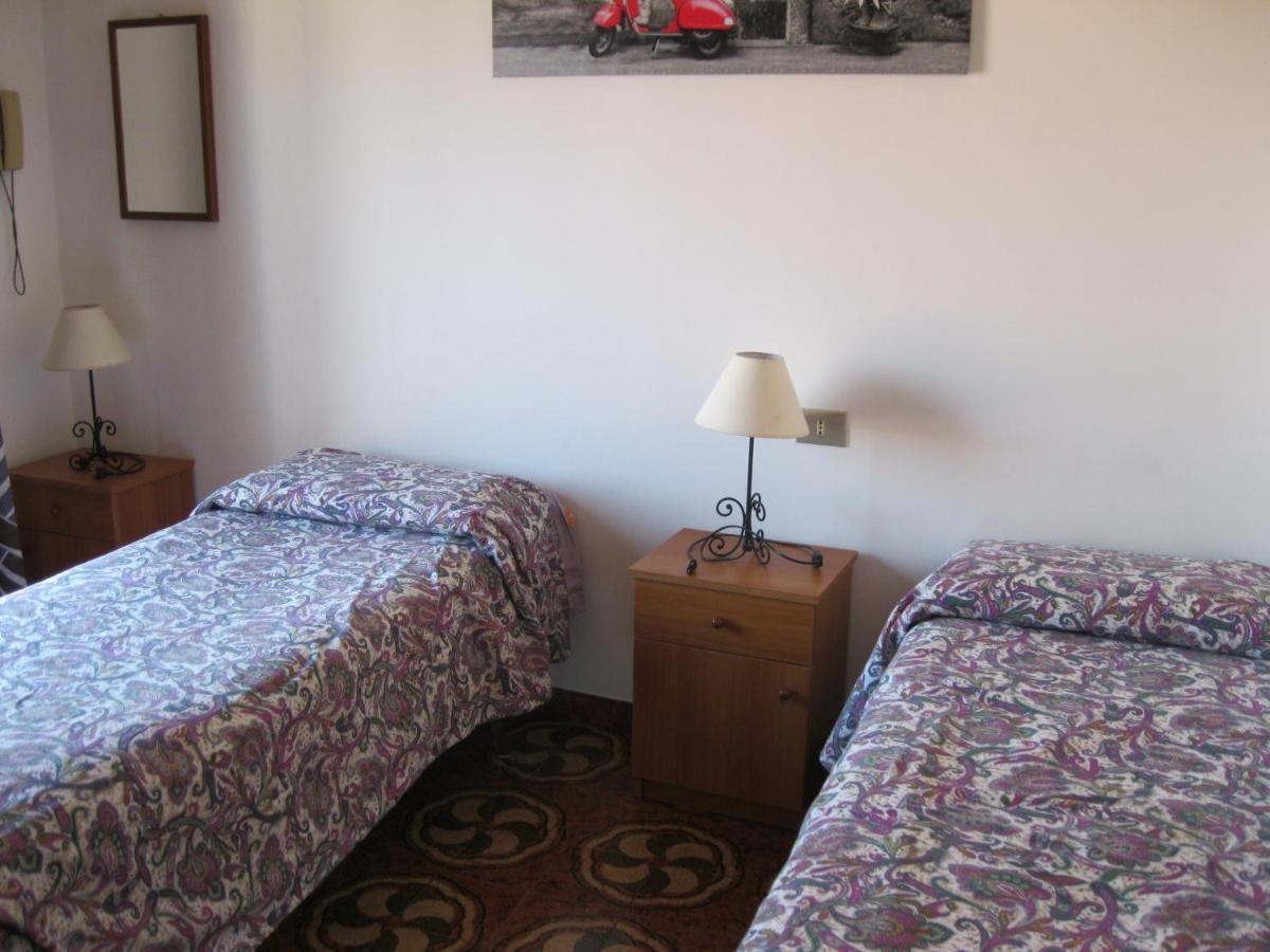 Hotel California Милацо Екстериор снимка