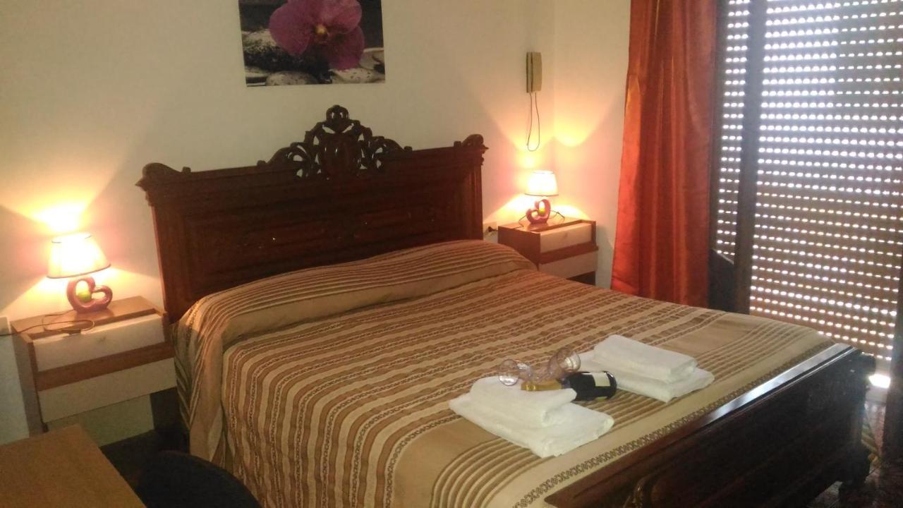 Hotel California Милацо Екстериор снимка